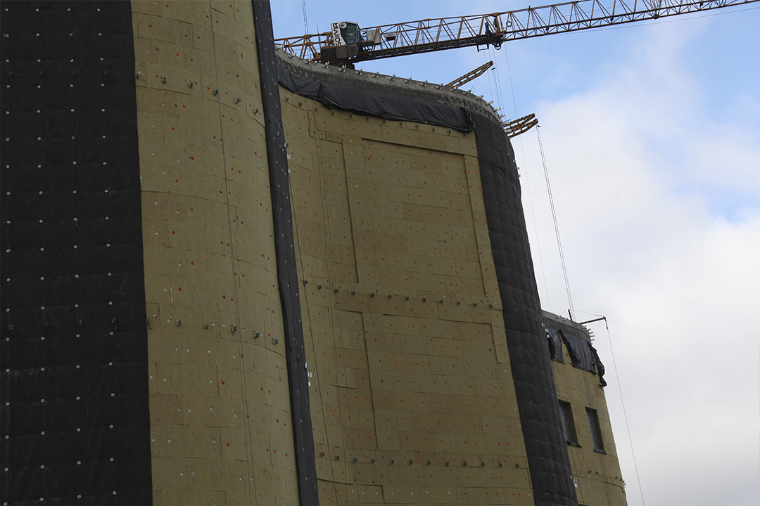 Тарельчатые дюбели ЕКТ фиксируют теплоизоляцию на фасаде нового здания исторического музея