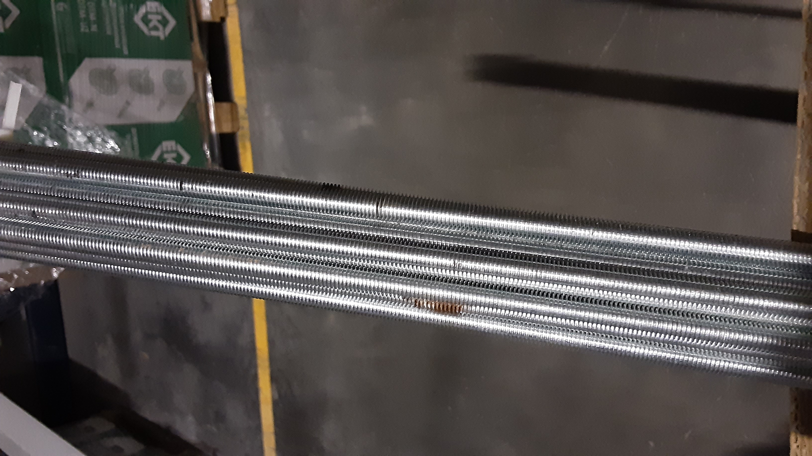 Шпилька резьбовая М8х2000мм, прочн. 8.8, цинк (шт) (Уценка)