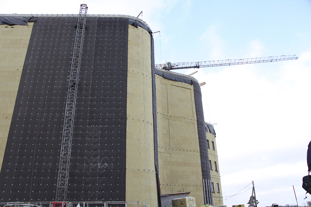 Тарельчатые дюбели ЕКТ фиксируют теплоизоляцию на фасаде нового здания исторического музея